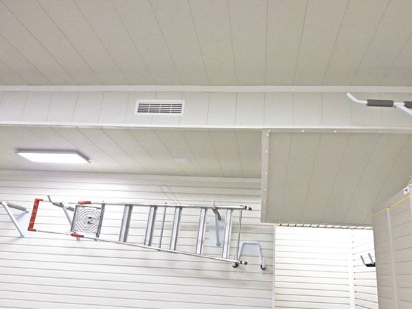 Панели ПВХ TekSide для стен и потолка в гараже