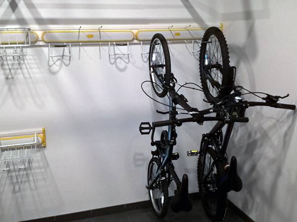 Подвес для велосипеда вертикальный желтый