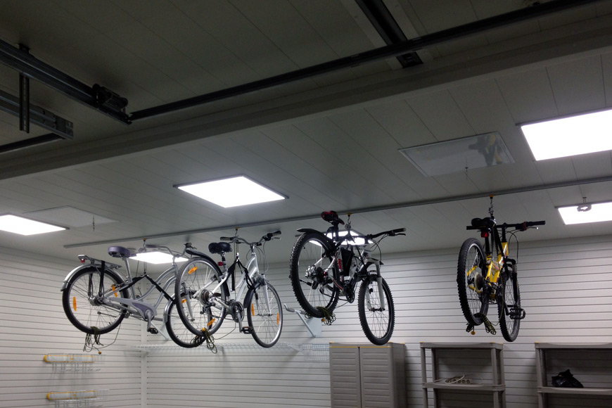 организации потолочного хранения для велосипедов в гараже