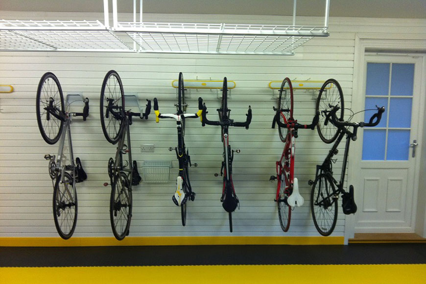 Удобное хранение велосипеда в гараже зимой и летом 3