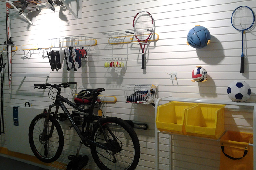 Хранение велосипеда на стене и потолке в гараже 6