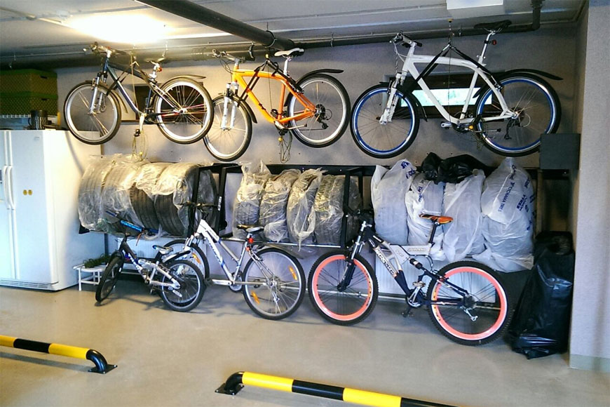 одноточечные или двухточечные веревочные подъемники для велосипедов в гараже 2