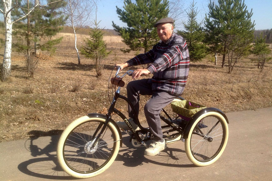 Пришла весна, и Владимир Абрамович Этуш смог опробовать наш новогодний подарок - трицикл - в деле... Этот великий человек просто не перестает нас восхищать и удивлять! Желаем Вам, Владимир Абрамович, сил, здоровья и энергии еще на долгие годы жизни